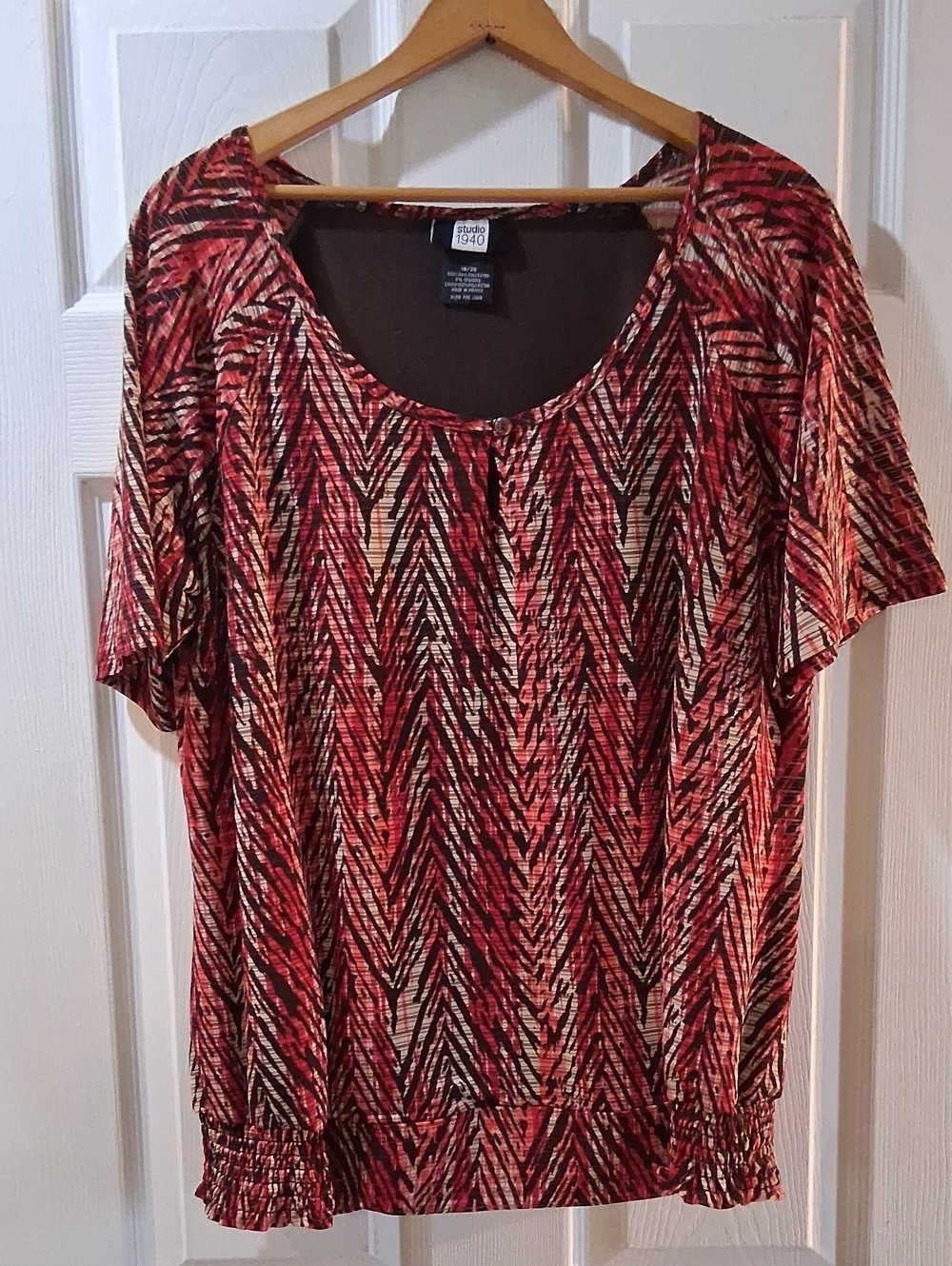 Studio Red, Brown and Cream Chevron-Print Short Sleeve Top Smock Waist Stretchy